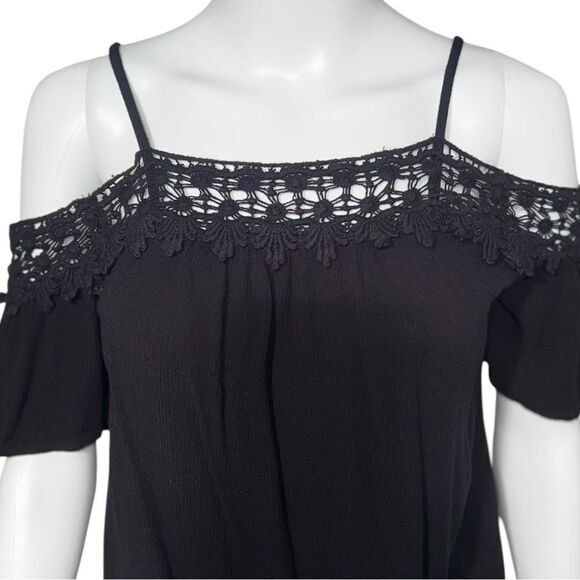 Cold-Shoulder Crochet Top (S) - Picture 2 of 13